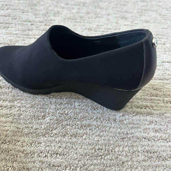 Donald J Pliner - Picture 6 of 9